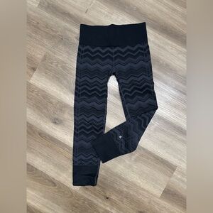 Lululemon Ebb to Street Black Chevron Leggings